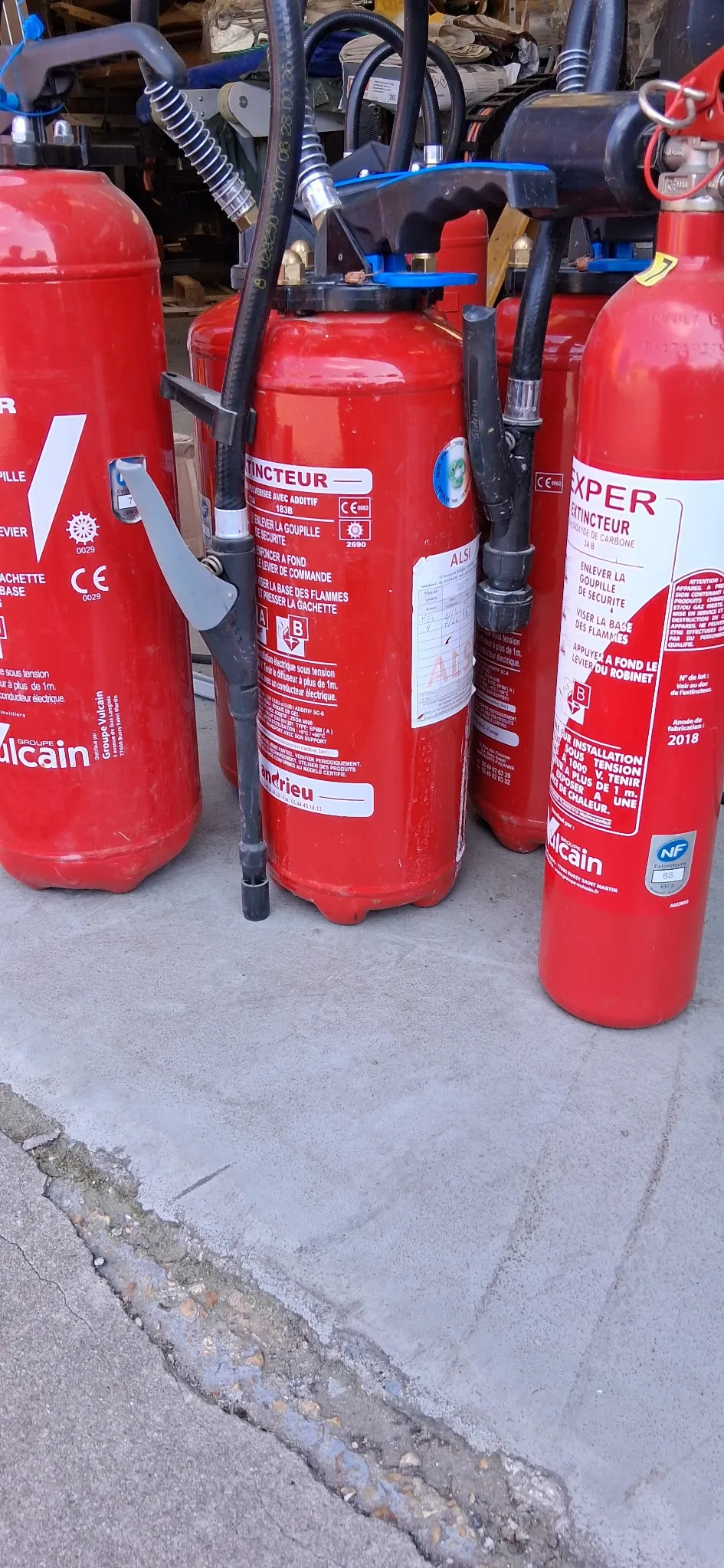 Extincteurs entretenus par ALSI Protection Incendie dans notre atelier à Rouen